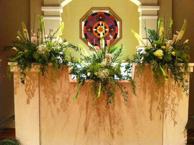 Glorius Green Flower Arrangements for this Summer Wedding